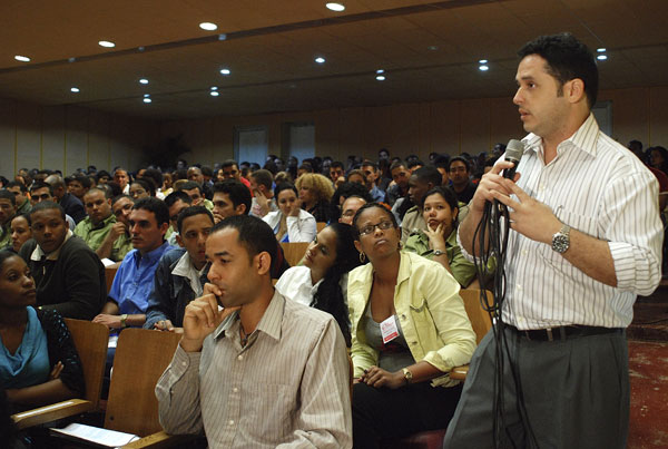 Asamblea de la UJC en Ciudad Habana