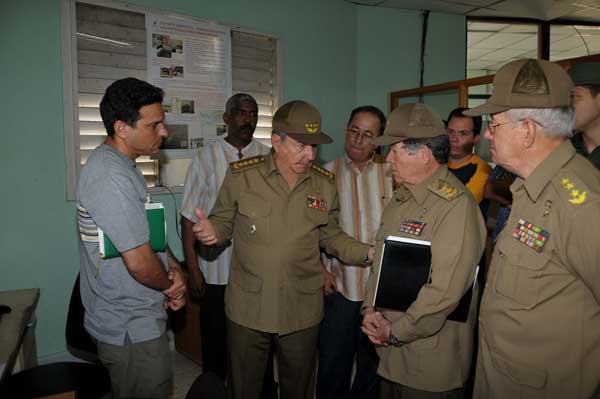 Raúl de visita en Santiago de Cuba