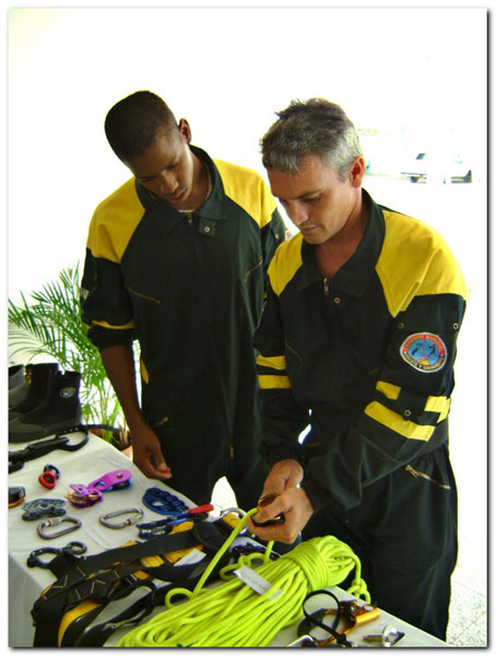 Jovenes bomberos