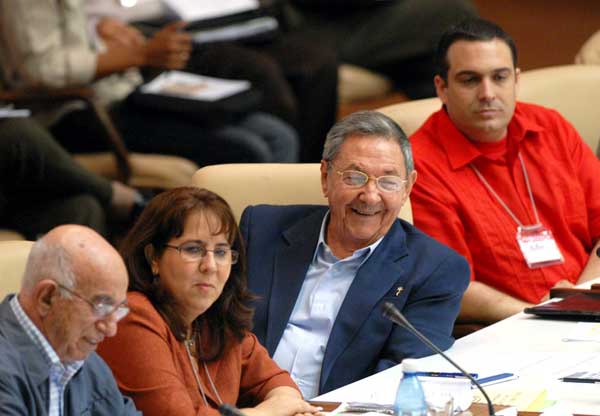 Preside Raúl Castro la sesión plenaria del IX Congreso de la UJC