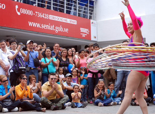 Dayana artista del Circo del Sur