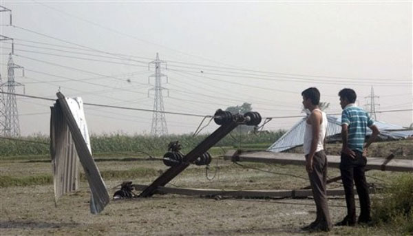 Tormenta deja 31 muertos y miles de damnificados en India