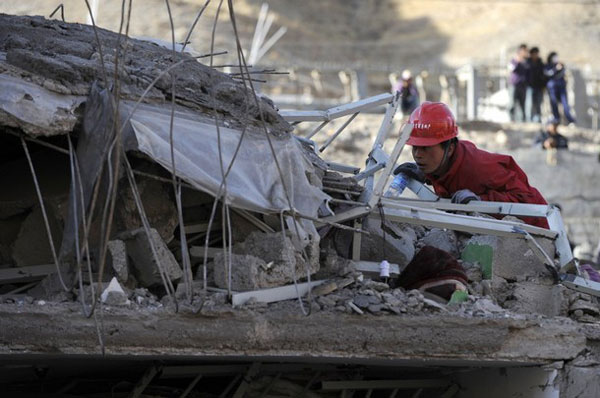 Continuan obras de rescate en China