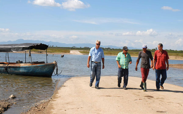 Tramo de la antigua carretera entre Sancti Spíritus y el Jíbaro