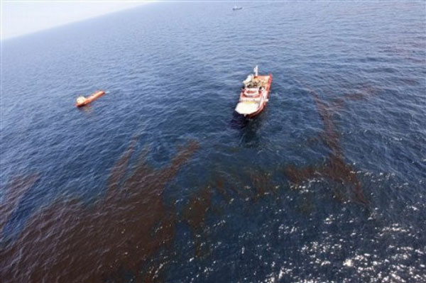 Intentan contener marea negra en Louisiana