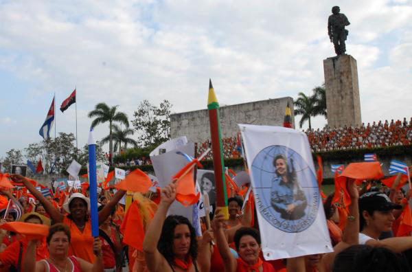 Desfile por el Primero de Mayo en Villa Clara