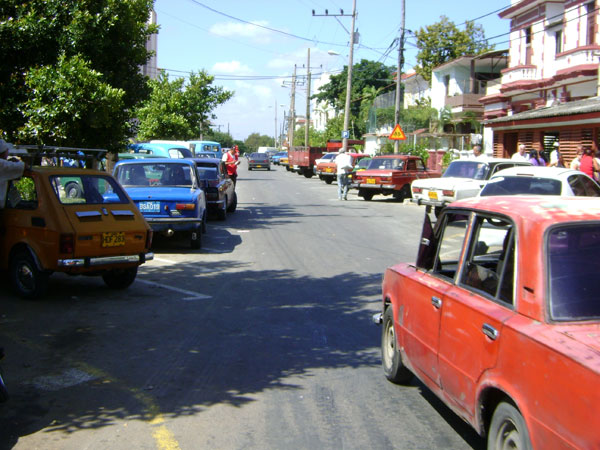 Parqueo en las vías