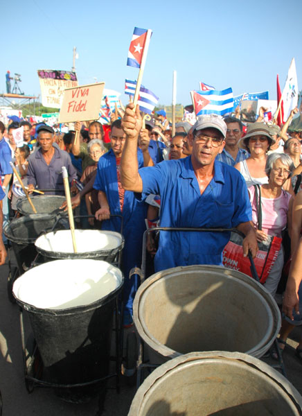 Comunales desfiló en el Primero de Mayo