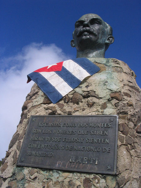 Busto de José Martí en la cima del pico Turquino, en la Sierra Maestra