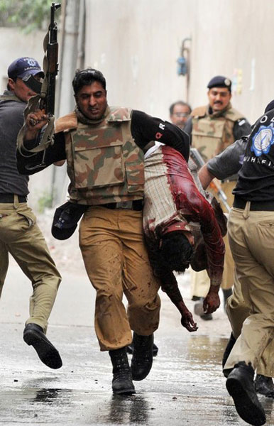 Mortífero ataque a dos mezquitas paquistaníes