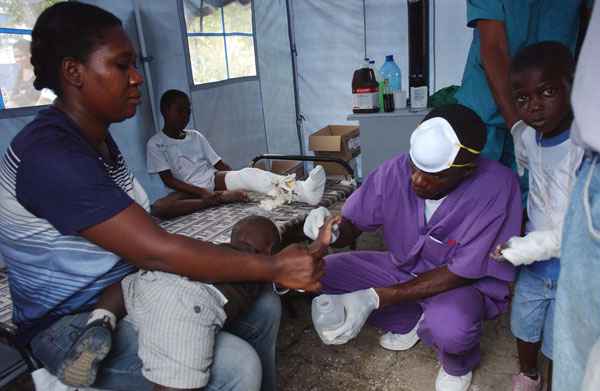 Trabajadores cubanos de la salud permanecen en Haití