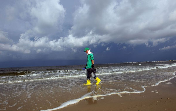 Mancha de petróleo a 72 horas de tocar costas de la Florida