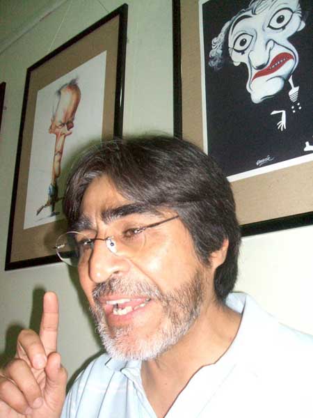 Expone caricaturista peruano Omar Zevallos en La Habana