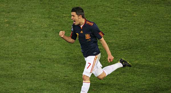 David Villa anota el primer gol del partido ante Chile