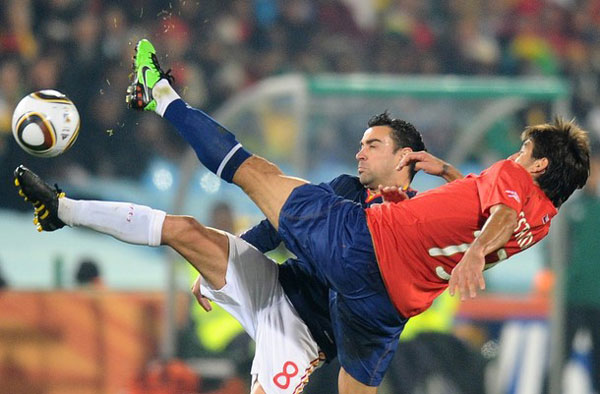 Momento del juego entre España y Chile en Mundial de fútbol Sudáfrica 2010