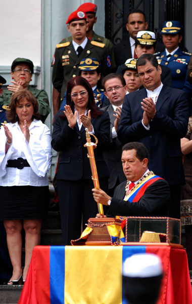 Chávez y Correa rindieron tributo a Manuelita Sáenz