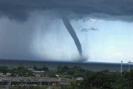 Tromba marina en Mayagüez