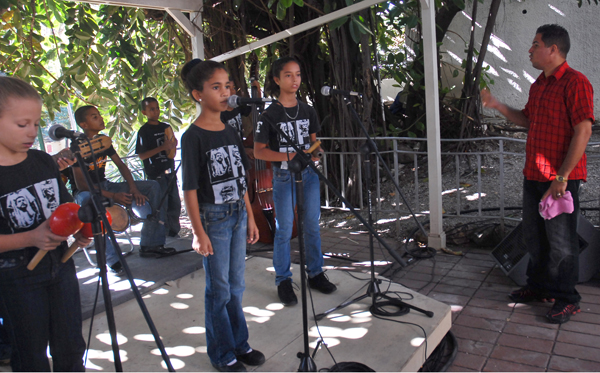 Jóvenes de la Brigada de Instructores de Arte José Martí