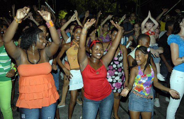 Bailables en la etapa veraniega