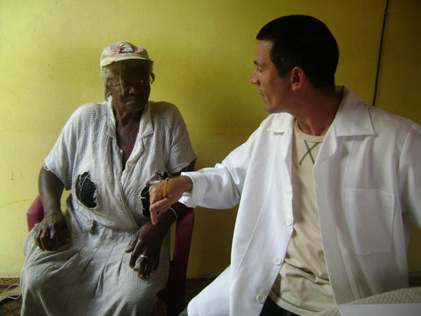 Colaborador cubano de la salud 