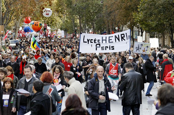 Nueva jornada de huelgas y masivas protestas en Francia