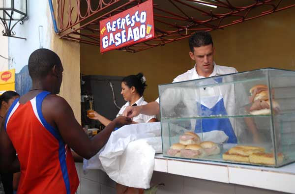 Reajuste de plantillas laborales en Cuba