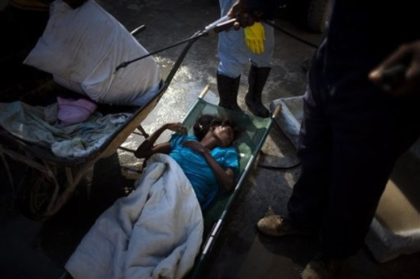 Cólera arrasa con la población haitiana