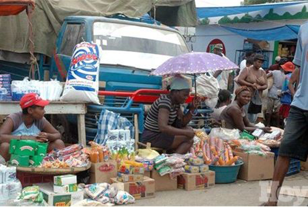 Mercados dominicanos en frontera con Haití