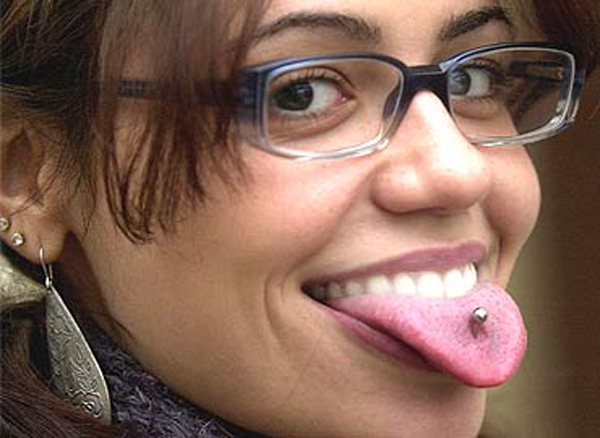 Personas de cualquier edad emplean piercings