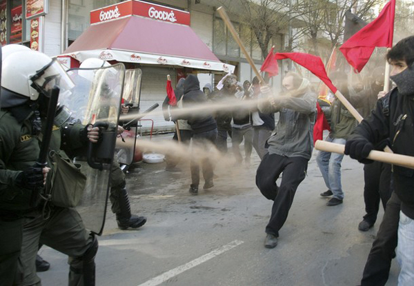 Violentos enfrentamientos en Atenas