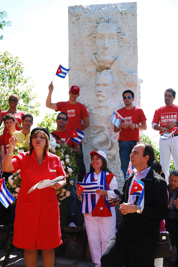 Venezolanos y cubanos recuerdan a martí