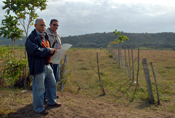 Ingenieros Oscar de la Cruz y Osmany Campos