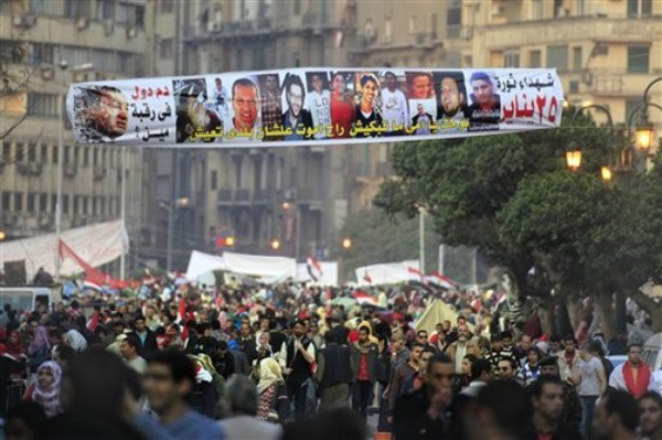 Tributo a los que murieron durante las protestas en la plaza Tahrir de El Cairo