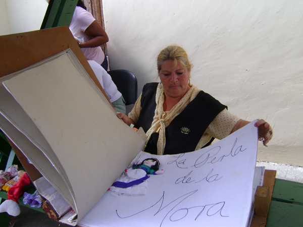 Libro gigante de La Edad de Oro