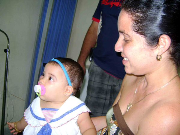 Visita médica a la niña Camila Rodríguez