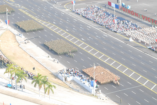Revista Militar y desfile popular en la Plaza de la Revolución 