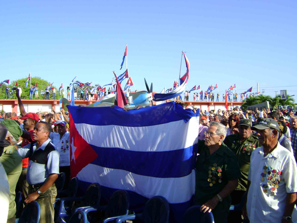 Acto central en la explanada frente al Museo Playa Girón