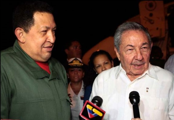 Raúl y Chávez en el Aeropuerto José Martí