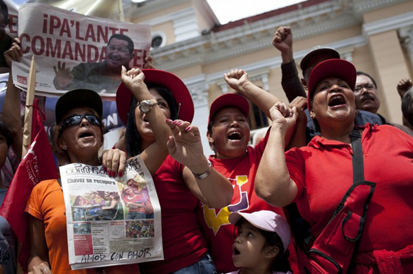 Pueblo venezolano da la bienvenida al presidente Chávez