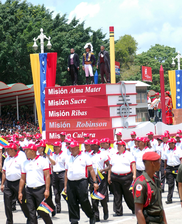 Desfile cívico-militar