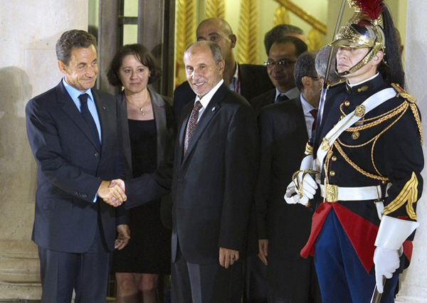 Sarkozy saluda a Mustafa Abdel Jalil