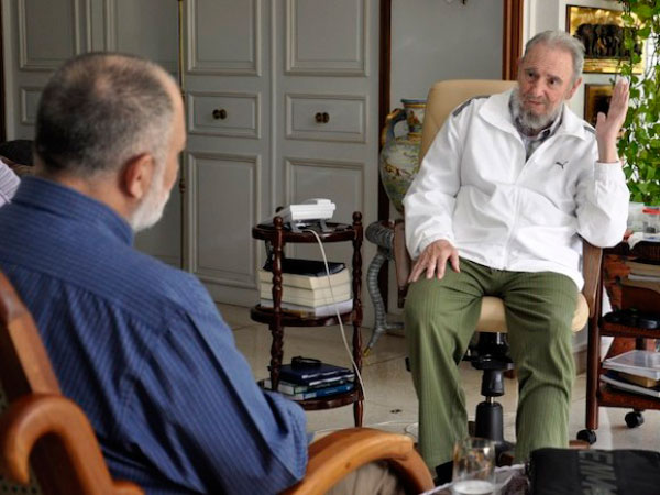 Fidel conversa con Mario Silva. 