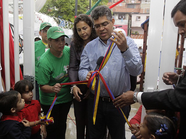 Vicepresidente Elias Jaua inaugura nuevas escuelas en Venezuela 