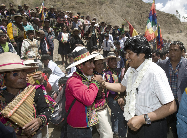 Evo Morales y los habitantes de Tacopaya