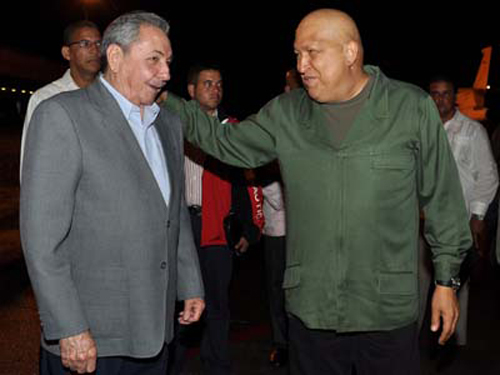 Recibe Raúl a Hugo Chávez