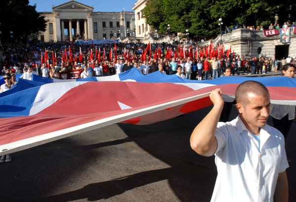 Marcha en tributo a los ocho estudiantes de medicina