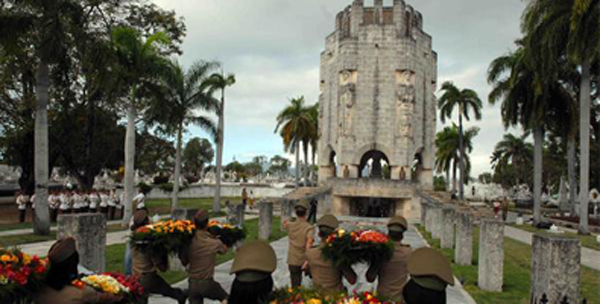 Fuerzas Armadas Revolucionarias rinden homenaje a José Martí 