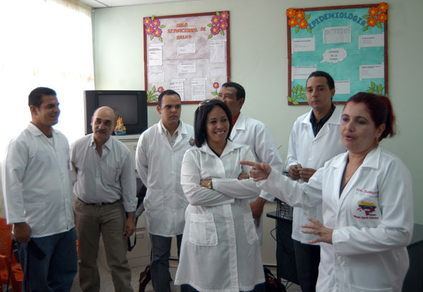 Equipo de profesores cubanos en el estado de Carabobo