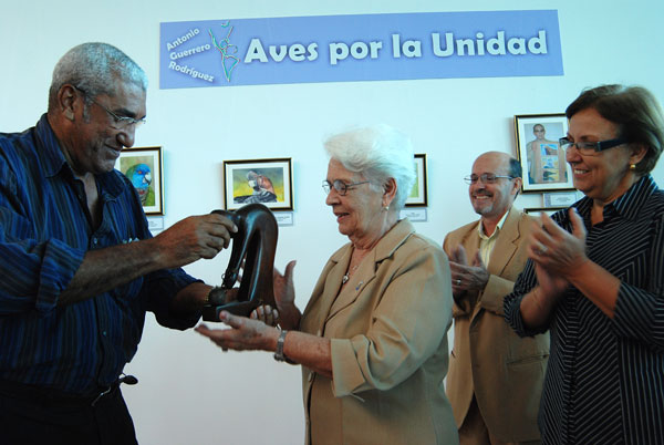 Inauguración de la exposición de pinturas Aves por la Unidad