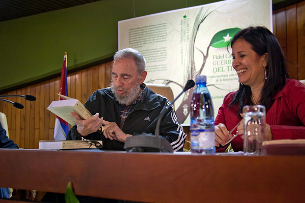 Fidel presenta dos tomos de Guerrillero del tiempo